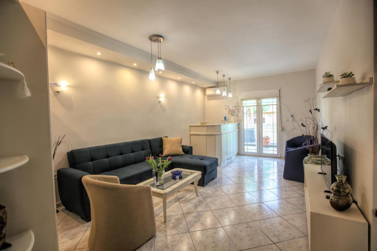 Meteora Sky House Apartment กาลัมปากา ภายนอก รูปภาพ