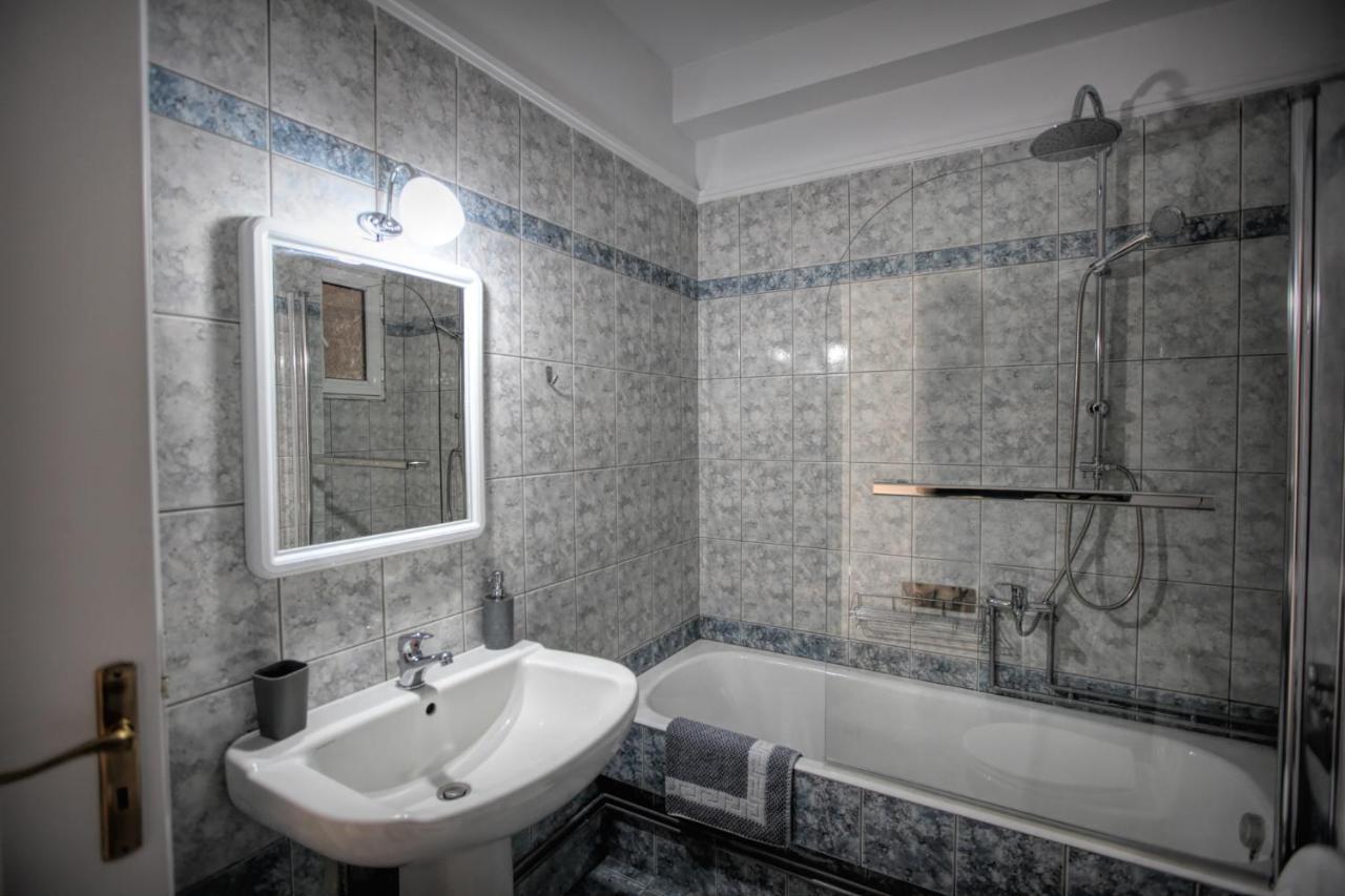 Meteora Sky House Apartment กาลัมปากา ภายนอก รูปภาพ